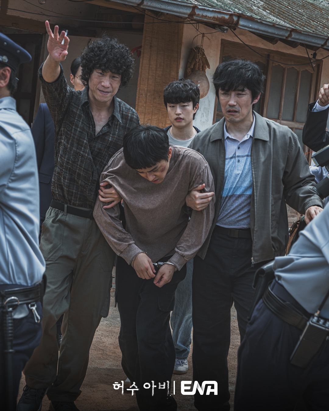 The Scarecrow intensifica suspense com confronto explosivo entre Park Hae Soo e Lee Hee Joon